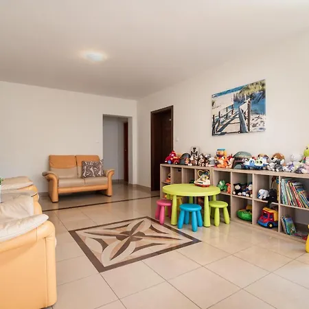 威拉阿尔加民宿 *